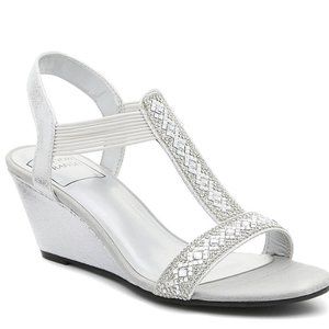 BADGETASTIC WEDGE SANDAL SIZE 6.5M